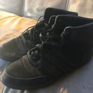 Adidas size 9 gym shoe bootie/high top